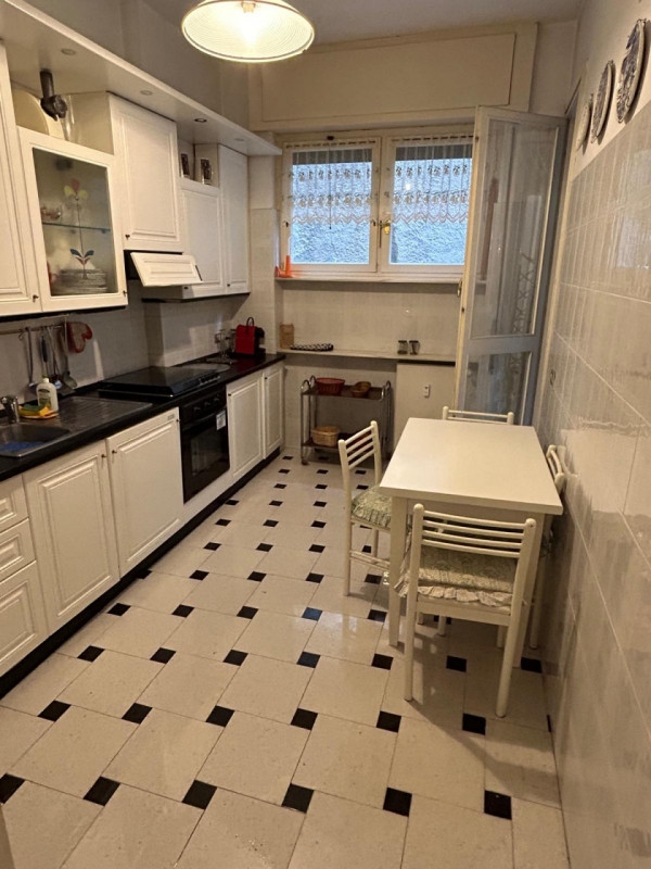 Immagine 35 di Appartamento in affitto  in via federcio delpino a Genova