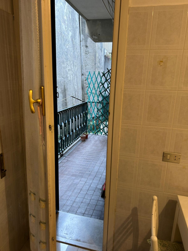 Immagine 36 di Appartamento in affitto  in via federcio delpino a Genova