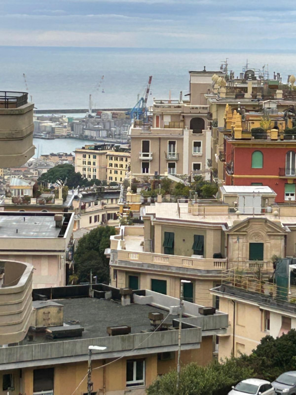 Immagine 37 di Appartamento in affitto  in via federcio delpino a Genova