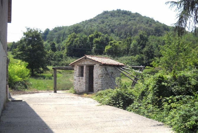 Immagine 2 di Rustico / casale in vendita  in pirio a Teolo