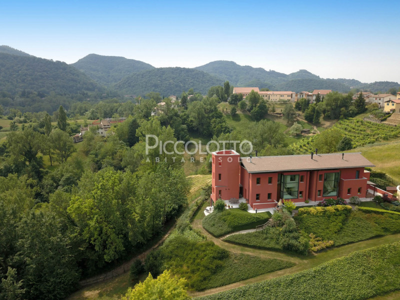 Immagine 2 di Villa in vendita  in Via Foresto Vecchio a Asolo