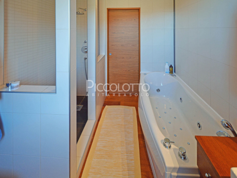 Immagine 13 di Villa in vendita  in Via Foresto Vecchio a Asolo