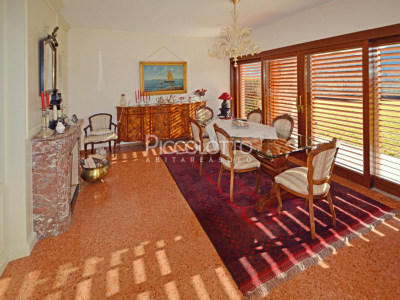 Immagine 18 di Villa in vendita  in Via Foresto Vecchio a Asolo