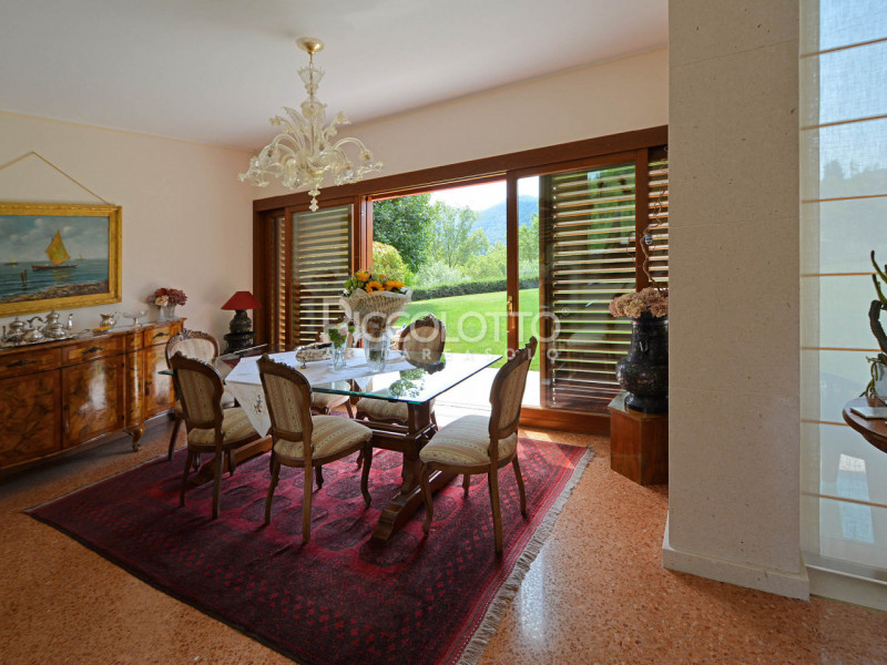 Immagine 19 di Villa in vendita  in Via Foresto Vecchio a Asolo