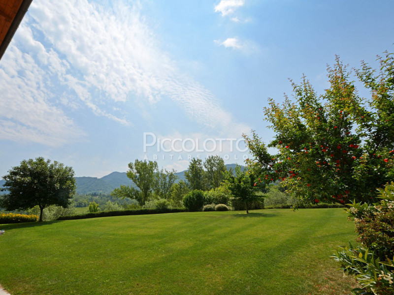 Immagine 26 di Villa in vendita  in Via Foresto Vecchio a Asolo