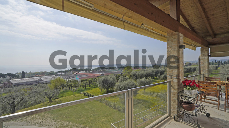 Immagine 2 di Villa in vendita  in Via Monte Tapino a Padenghe Sul Garda