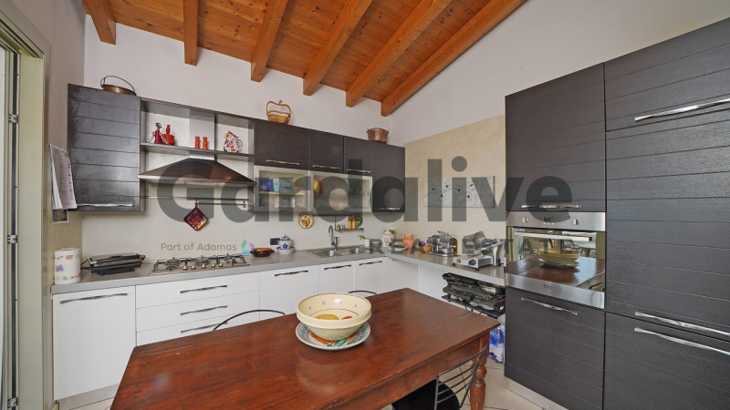 Immagine 5 di Villa in vendita  in Via Monte Tapino a Padenghe Sul Garda