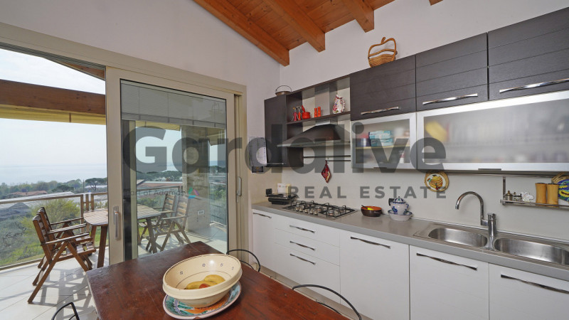 Immagine 6 di Villa in vendita  in Via Monte Tapino a Padenghe Sul Garda