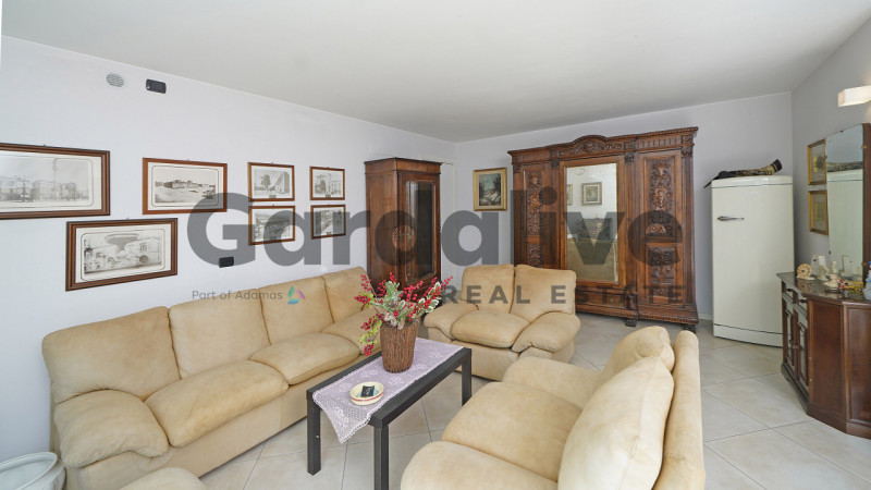 Immagine 10 di Villa in vendita  in Via Monte Tapino a Padenghe Sul Garda