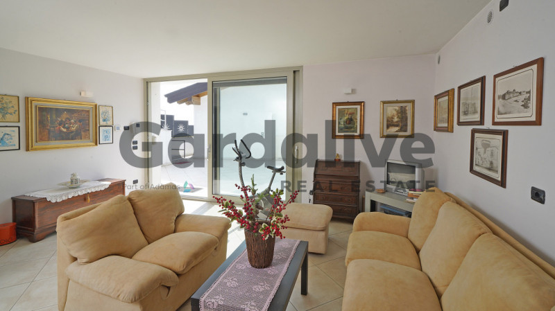 Immagine 11 di Villa in vendita  in Via Monte Tapino a Padenghe Sul Garda