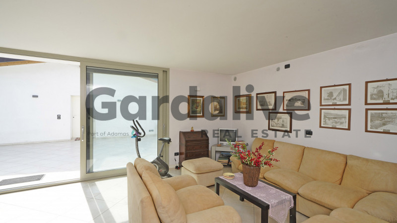 Immagine 12 di Villa in vendita  in Via Monte Tapino a Padenghe Sul Garda