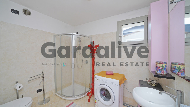 Immagine 13 di Villa in vendita  in Via Monte Tapino a Padenghe Sul Garda