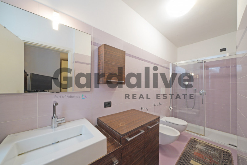 Immagine 16 di Villa in vendita  in Via Monte Tapino a Padenghe Sul Garda