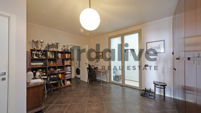 Immagine 17 di Villa in vendita  in Via Monte Tapino a Padenghe Sul Garda