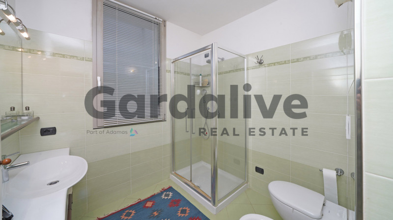 Immagine 20 di Villa in vendita  in Via Monte Tapino a Padenghe Sul Garda