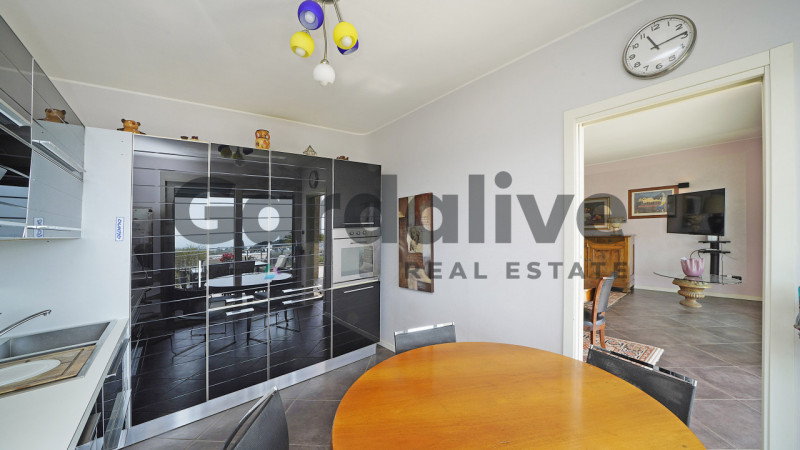 Immagine 22 di Villa in vendita  in Via Monte Tapino a Padenghe Sul Garda