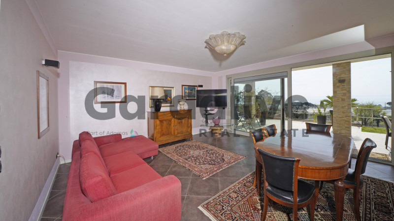 Immagine 23 di Villa in vendita  in Via Monte Tapino a Padenghe Sul Garda