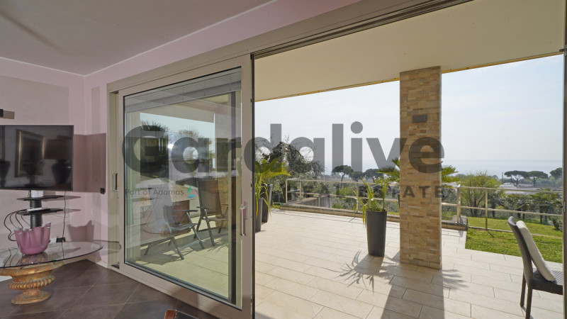 Immagine 25 di Villa in vendita  in Via Monte Tapino a Padenghe Sul Garda