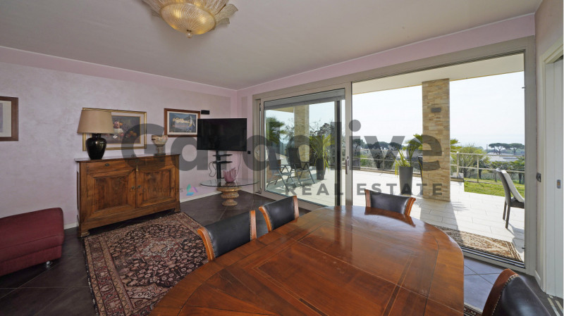 Immagine 26 di Villa in vendita  in Via Monte Tapino a Padenghe Sul Garda