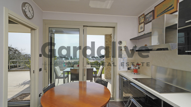 Immagine 31 di Villa in vendita  in Via Monte Tapino a Padenghe Sul Garda