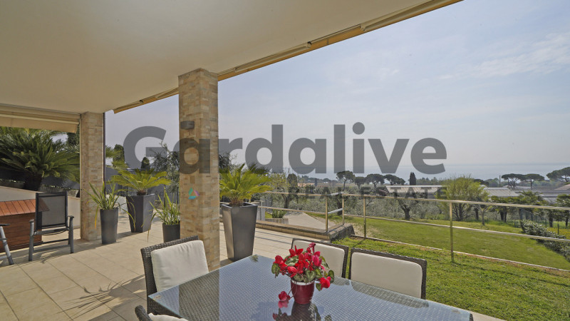 Immagine 32 di Villa in vendita  in Via Monte Tapino a Padenghe Sul Garda