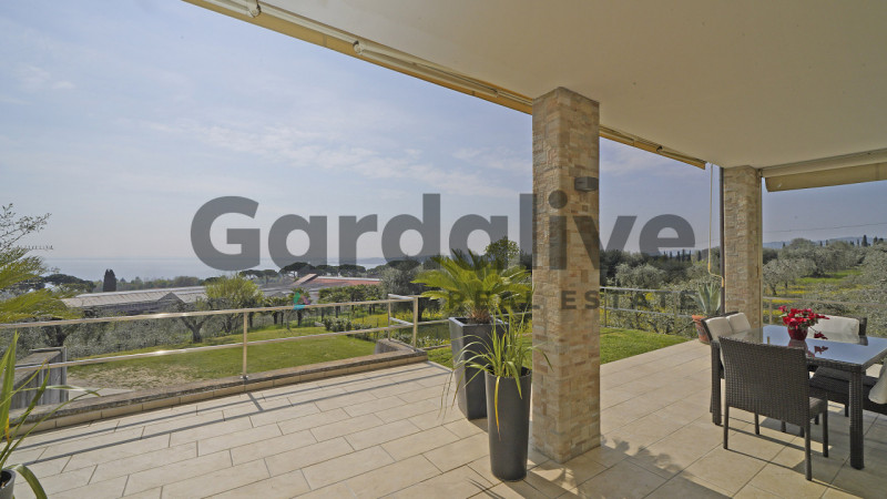 Immagine 33 di Villa in vendita  in Via Monte Tapino a Padenghe Sul Garda