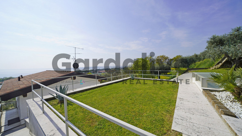 Immagine 36 di Villa in vendita  in Via Monte Tapino a Padenghe Sul Garda