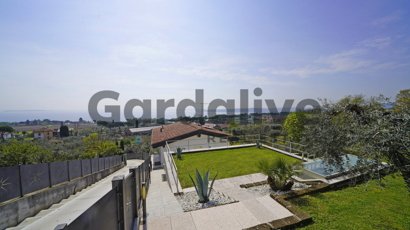 Immagine 37 di Villa in vendita  in Via Monte Tapino a Padenghe Sul Garda