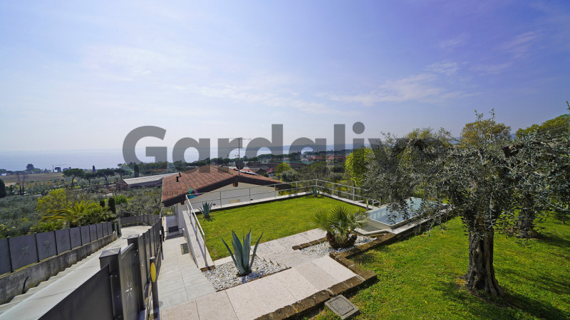 Immagine 38 di Villa in vendita  in Via Monte Tapino a Padenghe Sul Garda