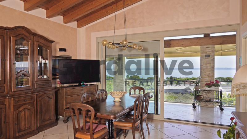 Immagine 44 di Villa in vendita  in Via Monte Tapino a Padenghe Sul Garda