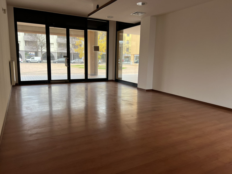 Immagine 2 di Negozio in vendita  in Via Lanari a Padova