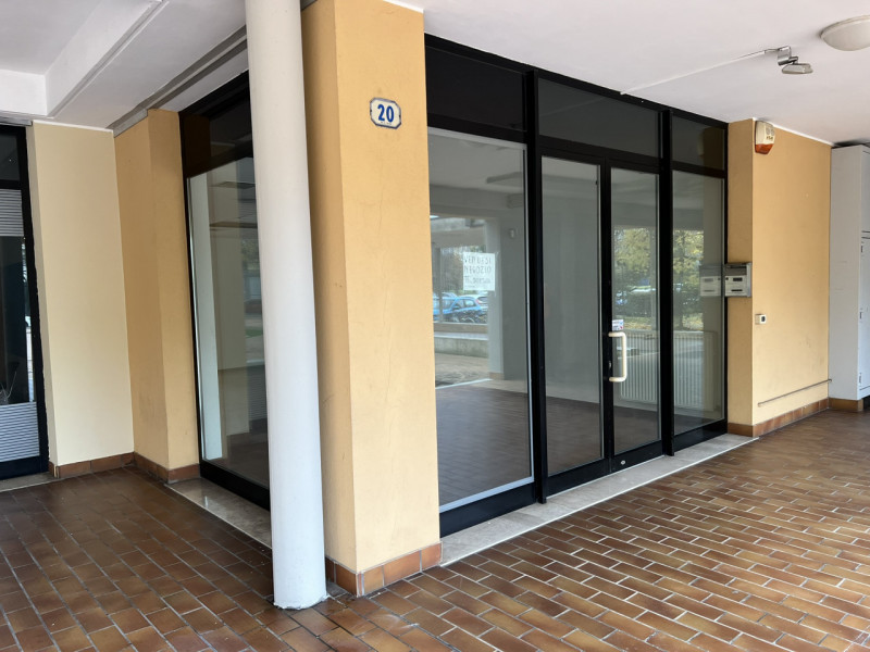 Immagine 13 di Negozio in vendita  in Via Lanari a Padova