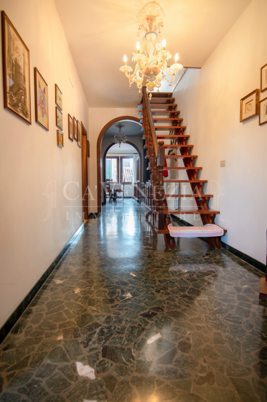 Immagine 3 di Appartamento in vendita  in Fondamenta di San Lorenzo a Venezia