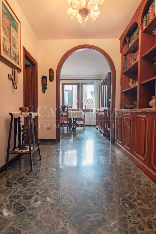 Immagine 4 di Appartamento in vendita  in Fondamenta di San Lorenzo a Venezia