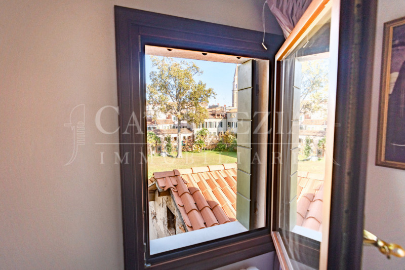 Immagine 8 di Appartamento in vendita  in Fondamenta di San Lorenzo a Venezia