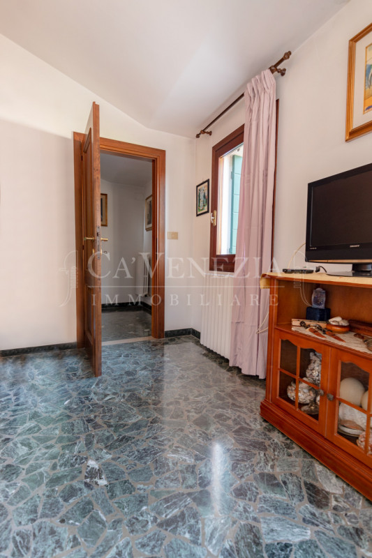 Immagine 9 di Appartamento in vendita  in Fondamenta di San Lorenzo a Venezia
