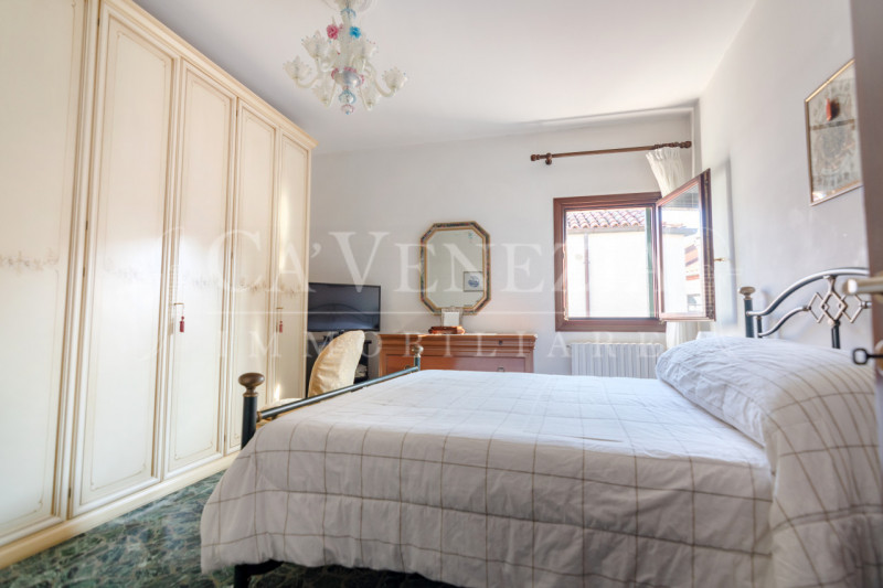 Immagine 11 di Appartamento in vendita  in Fondamenta di San Lorenzo a Venezia
