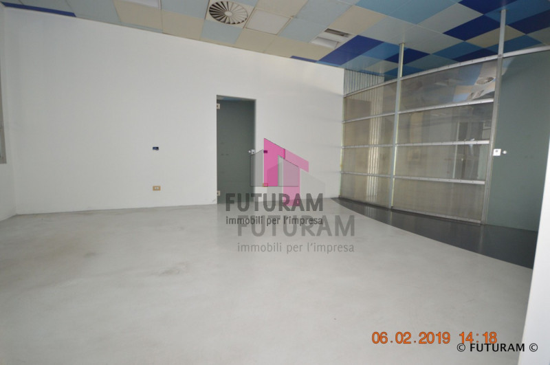 Immagine 3 di Negozio in vendita  a Vicenza