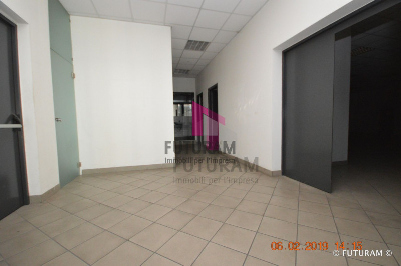 Immagine 6 di Negozio in vendita  a Vicenza