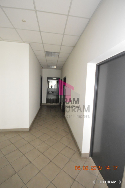 Immagine 13 di Negozio in vendita  a Vicenza