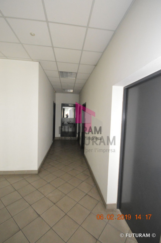 Immagine 14 di Negozio in vendita  a Vicenza