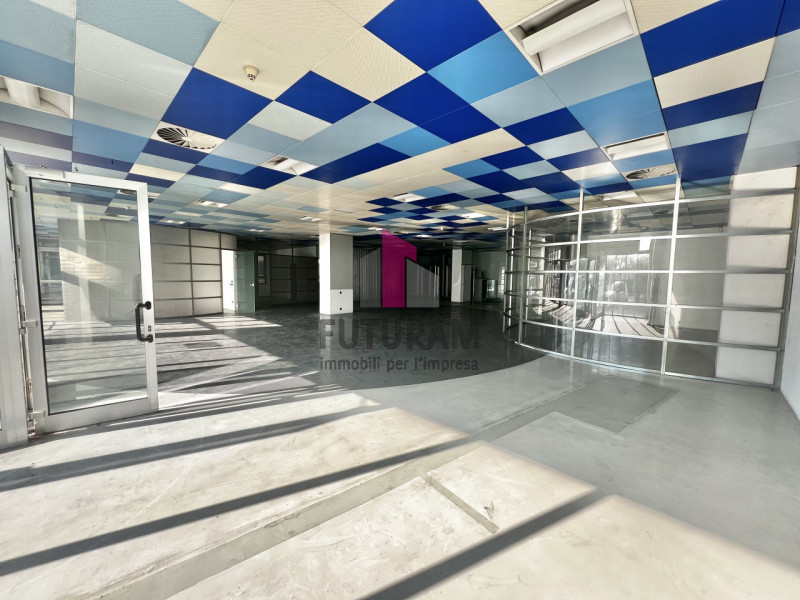 Immagine 15 di Negozio in vendita  a Vicenza