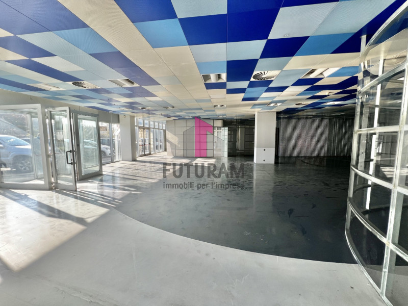 Immagine 16 di Negozio in vendita  a Vicenza