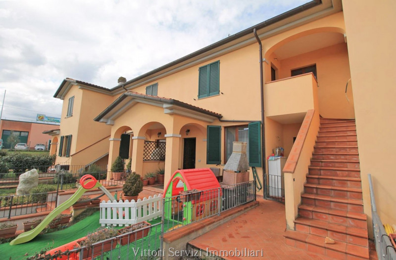 Immagine 18 di Appartamento in vendita  in via della resistenza a Montepulciano