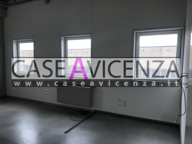 Immagine 14 di Ufficio in affitto  in via de gasperi a Grisignano Di Zocco