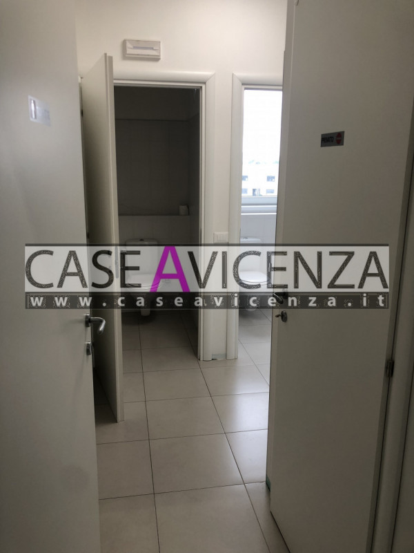 Immagine 17 di Ufficio in affitto  in via de gasperi a Grisignano Di Zocco