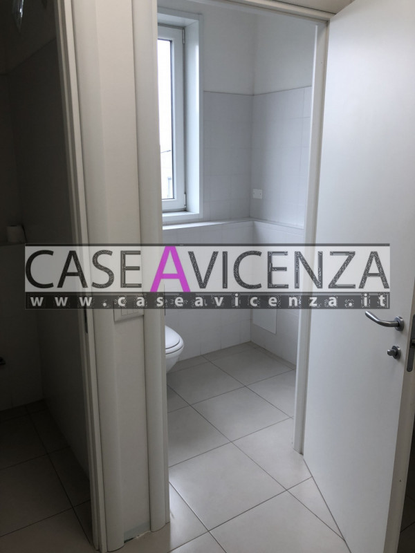 Immagine 18 di Ufficio in affitto  in via de gasperi a Grisignano Di Zocco