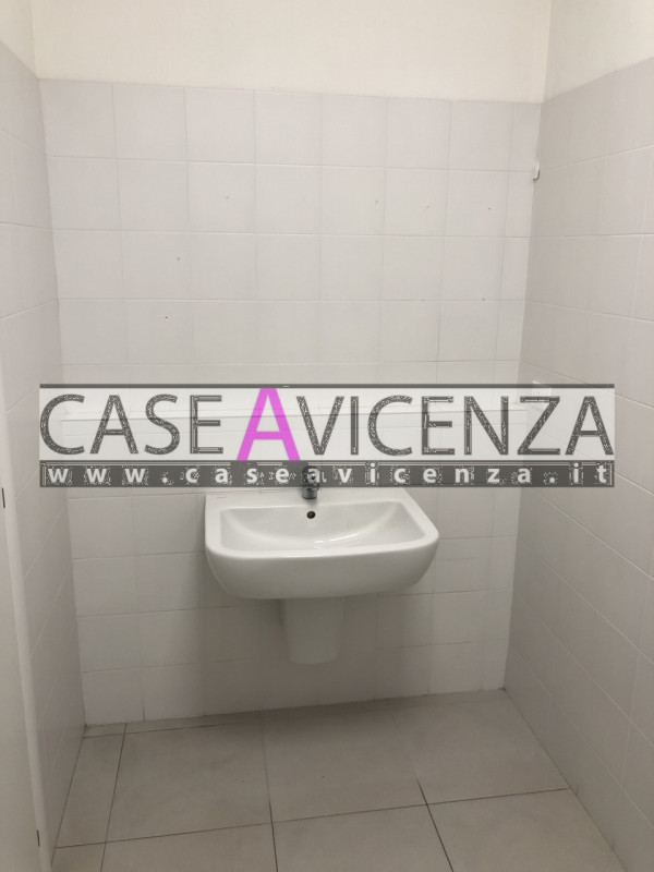 Immagine 19 di Ufficio in affitto  in via de gasperi a Grisignano Di Zocco