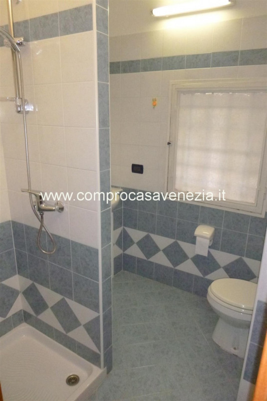 Immagine 4 di Negozio in vendita  in via castellana a Venezia