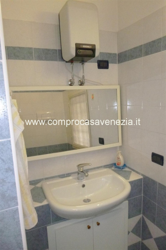 Immagine 7 di Negozio in vendita  in via castellana a Venezia